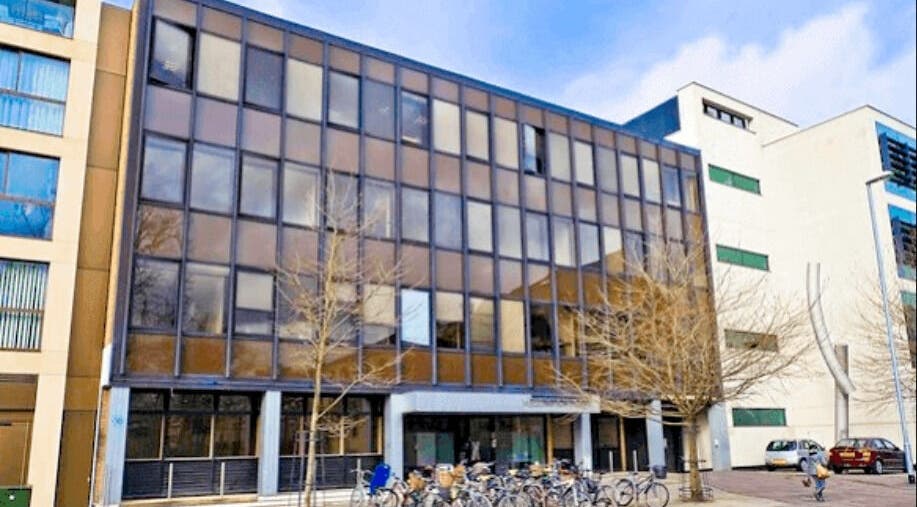 Exterior of SHAPINS Clinic | Cambridge in Cambridge, England, GB showcasing a sleek modern facade.