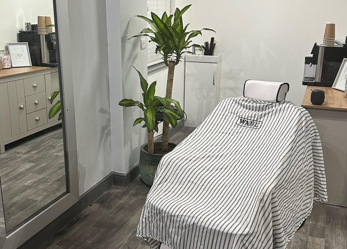 Modern salon chair in The Skinned Lid, Huddersfield, England, GB, inviting relaxation and style.