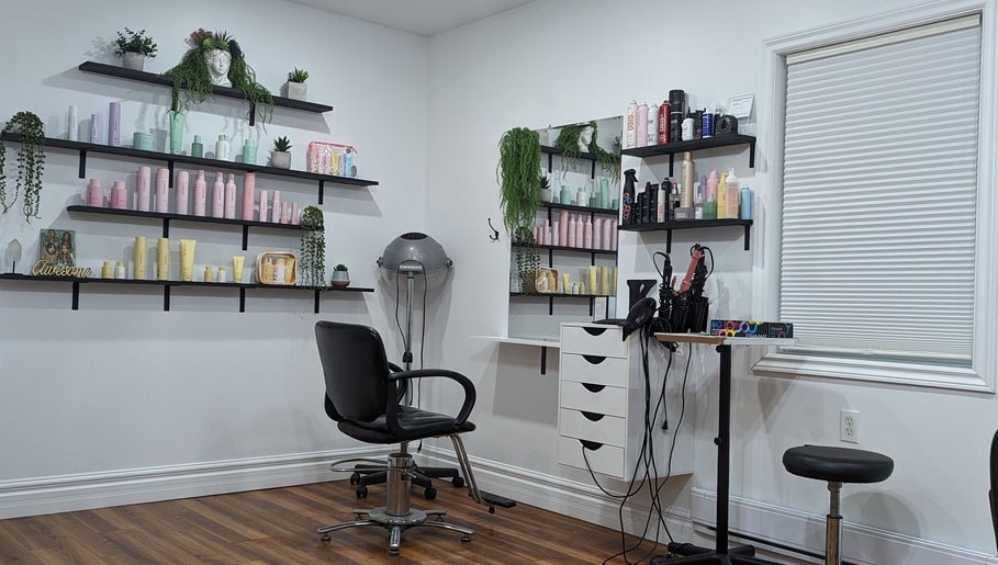 Dale's Hairdressing imagem 1