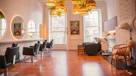Gabriela Leite Curly Hair Salon