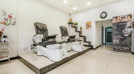 Angel Beauty Parlour slika 2