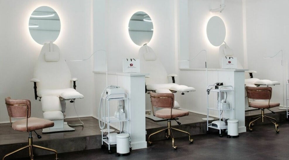 Elegant treatment stations at Amelina Paraiso, Des Plaines, Illinois, US with plush chairs and bright lighting.