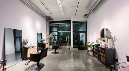 LEVEL NINE SALON & STUDIO afbeelding 3