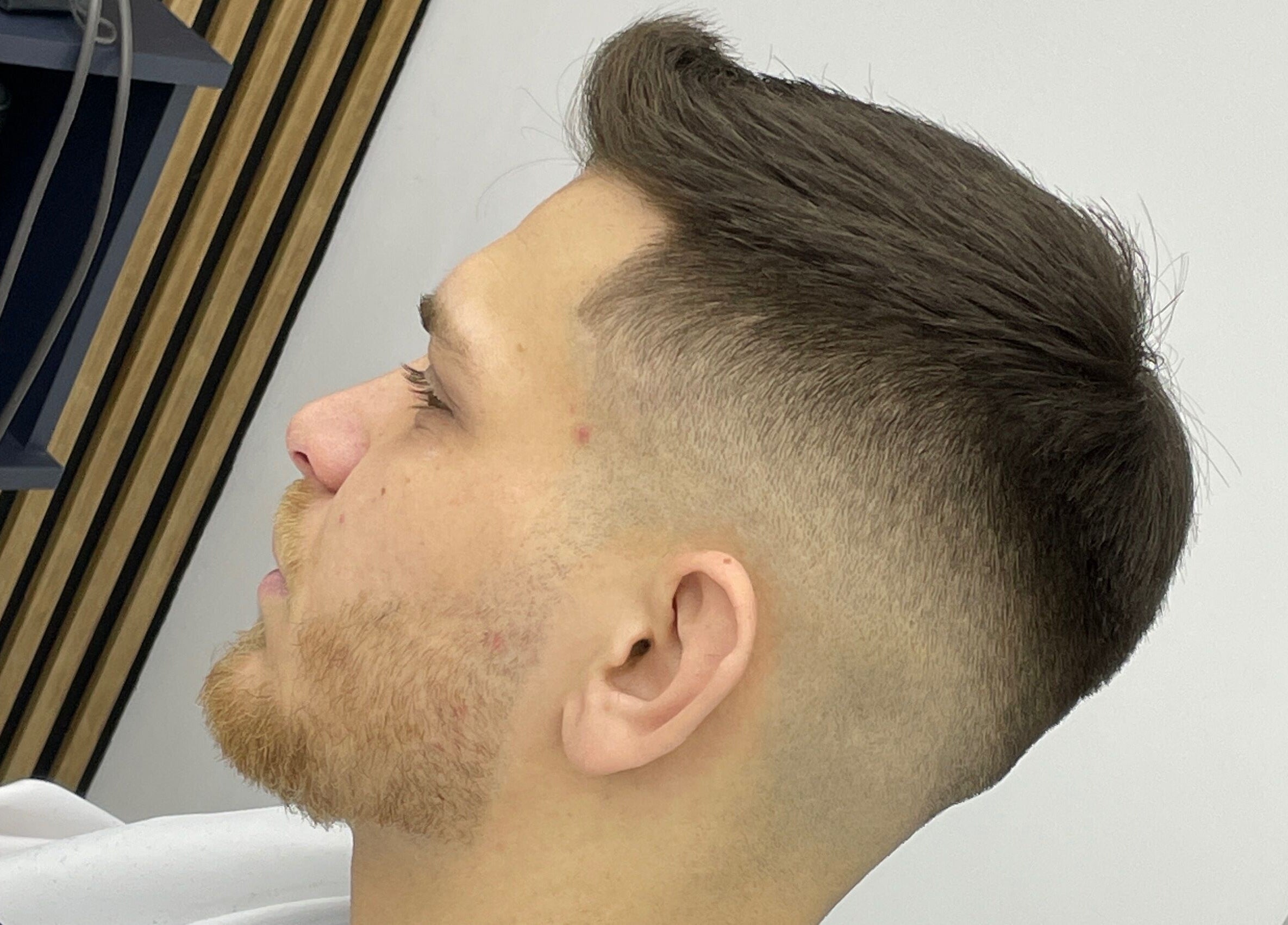 Friss férfi hajvágás a Perspective Men’s Grooming szalonban Budapest, Magyar, HU.