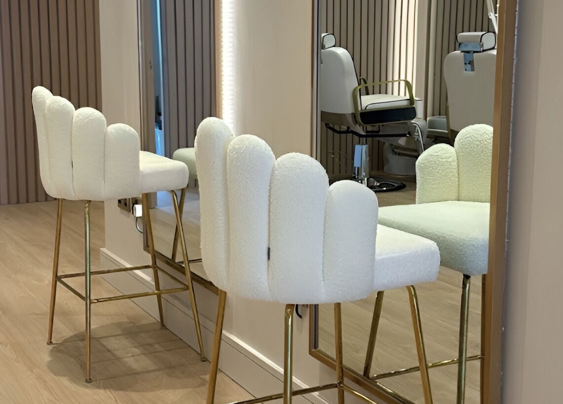 Modern waiting area at Luxe Dublin - Lash, Brow PMU Stylist, Dublin 6W, County Dublin, IE with plush chairs.