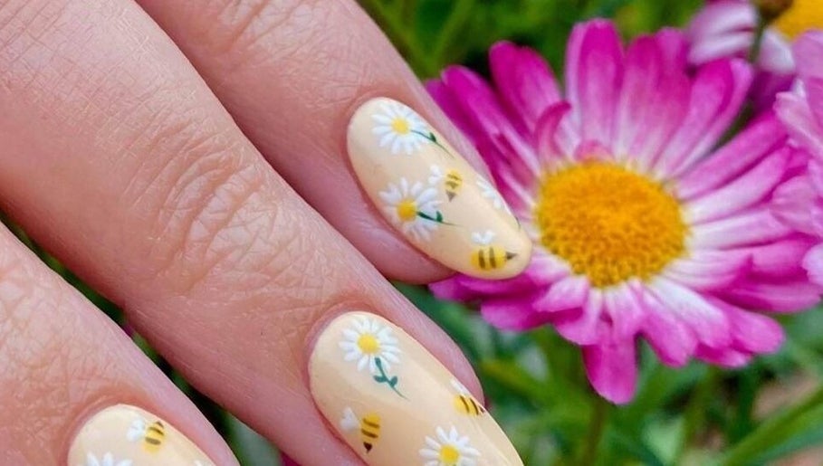 Sherrie Nail Artist image 1