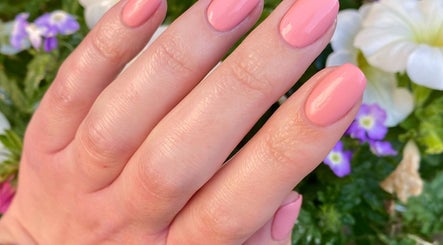 Sherrie Nail Artist image 2