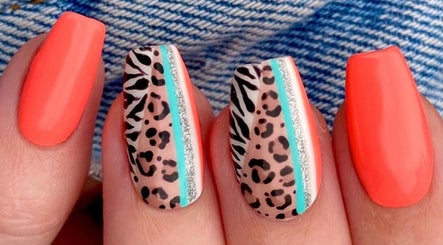 Sherrie Nail Artist image 3