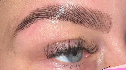 UK Lash Studio and Beauty Bar