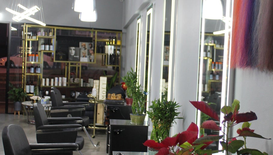 Vinh Hair Artistry 4 /225 Cabramatta Rd West, 2166, NSW imagem 1