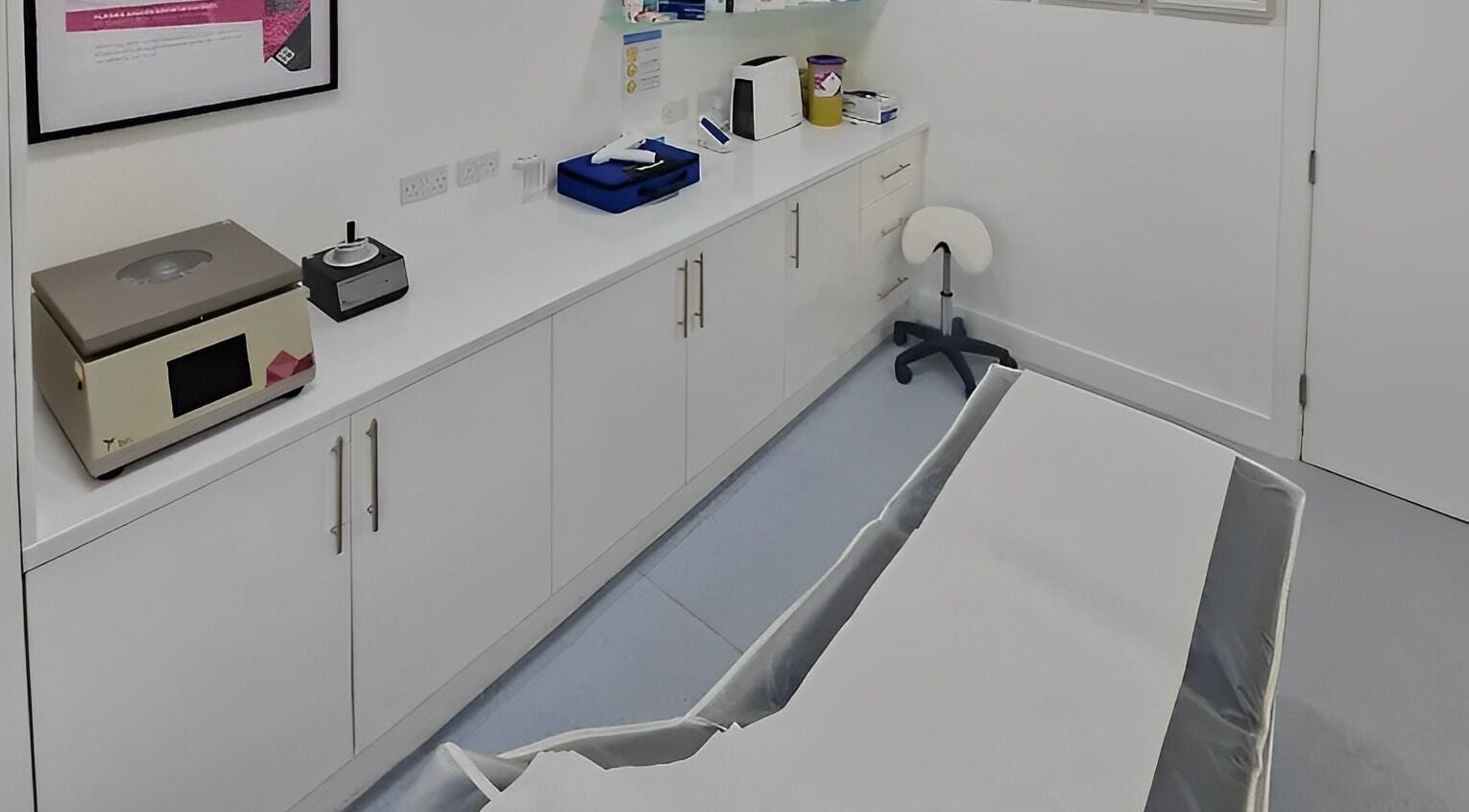 Clean treatment room at Javaani Medical and Aesthetics, Hazlemere, England, GB.
