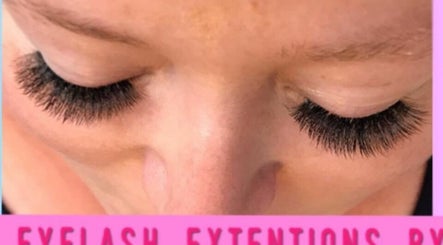 Eyelash Extensions by Nicole slika 2