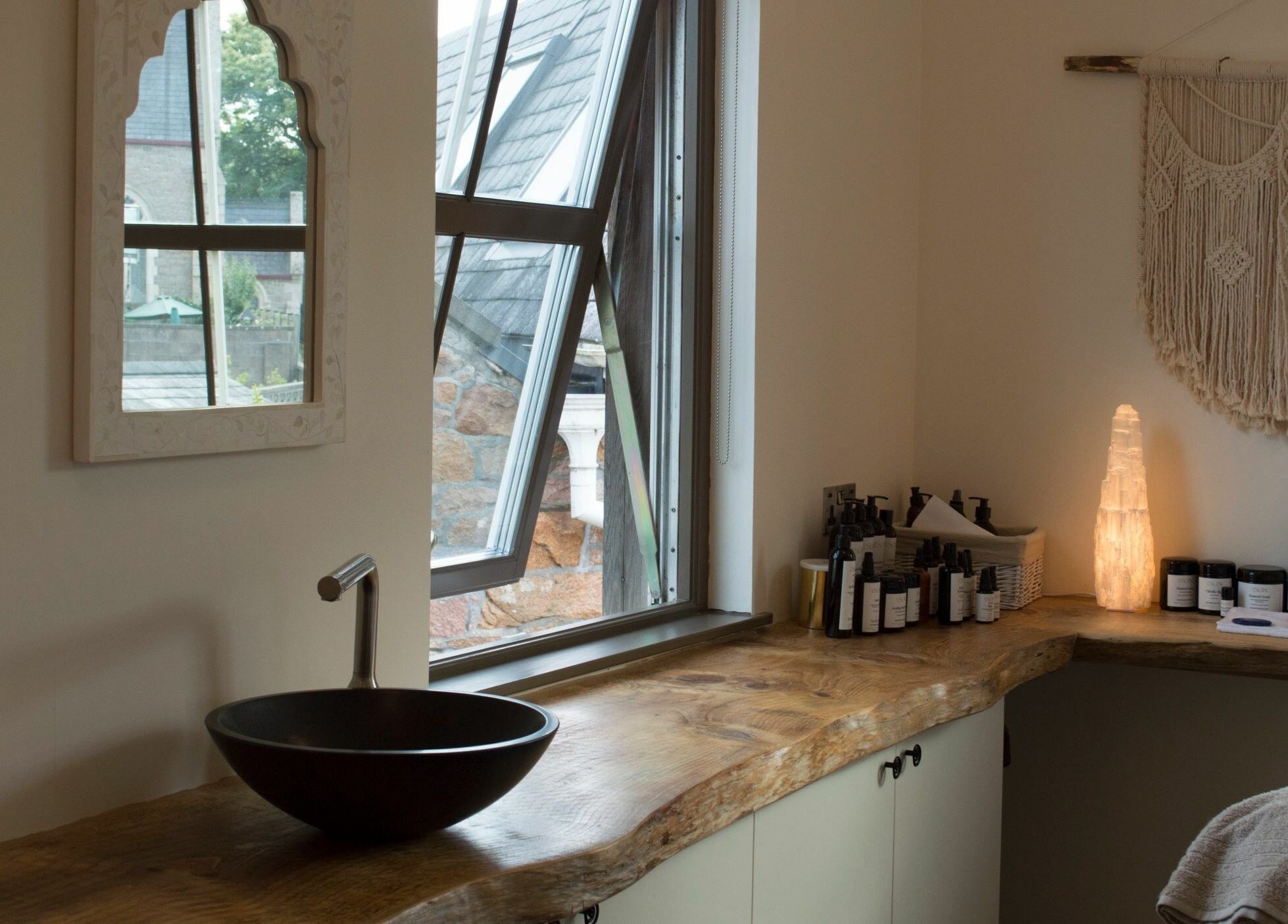 Relaxing corner at The Journey Studio at David Hick, Carrefour Selous, St Lawrence, JE, featuring natural textures.