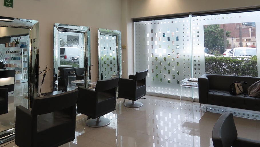 Interior elegante en FELISATI SAN PEDRO, San Pedro Garza García, Nuevo León, MX, con muebles modernos.