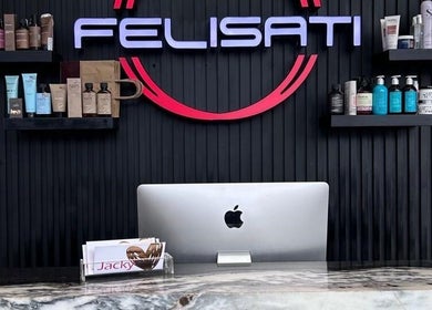 Recepción de FELISATI ITALIAN HAIR STUDIO en San Pedro Garza García, Nuevo León, MX con productos de belleza.