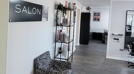 Salon 10 image 3