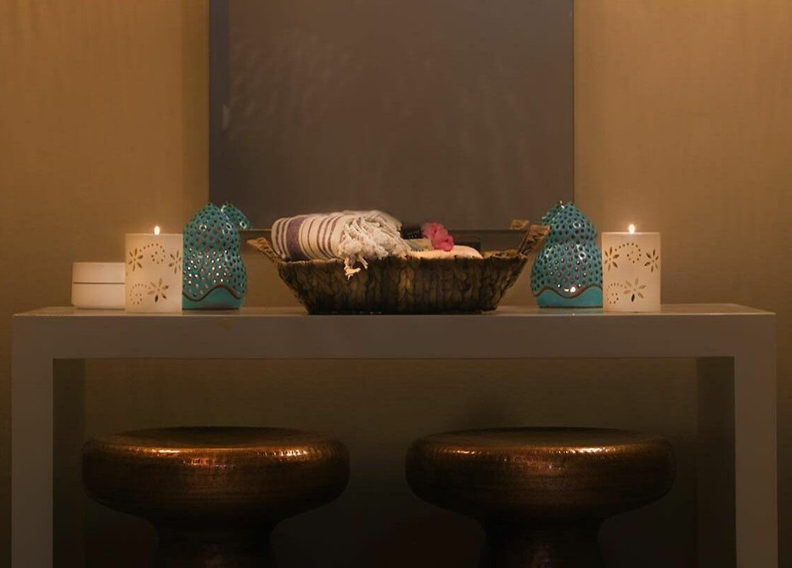 Cozy spa setting with candles and decor at Eressian Hammam and Spa, Ερεσός, GR.