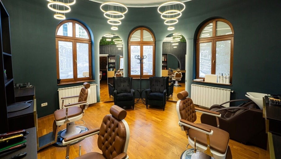 House of Barbers - Universitate image 1