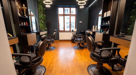 House of Barbers - Universitate image 2