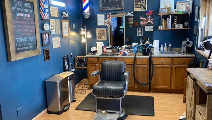 Brown’s Barber Shop صورة 1