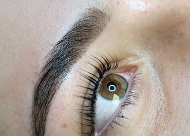 Close-up of eye showcasing lush eyelashes at Simplicity Beauty Clinic, Rustenburg, North West, ZA.