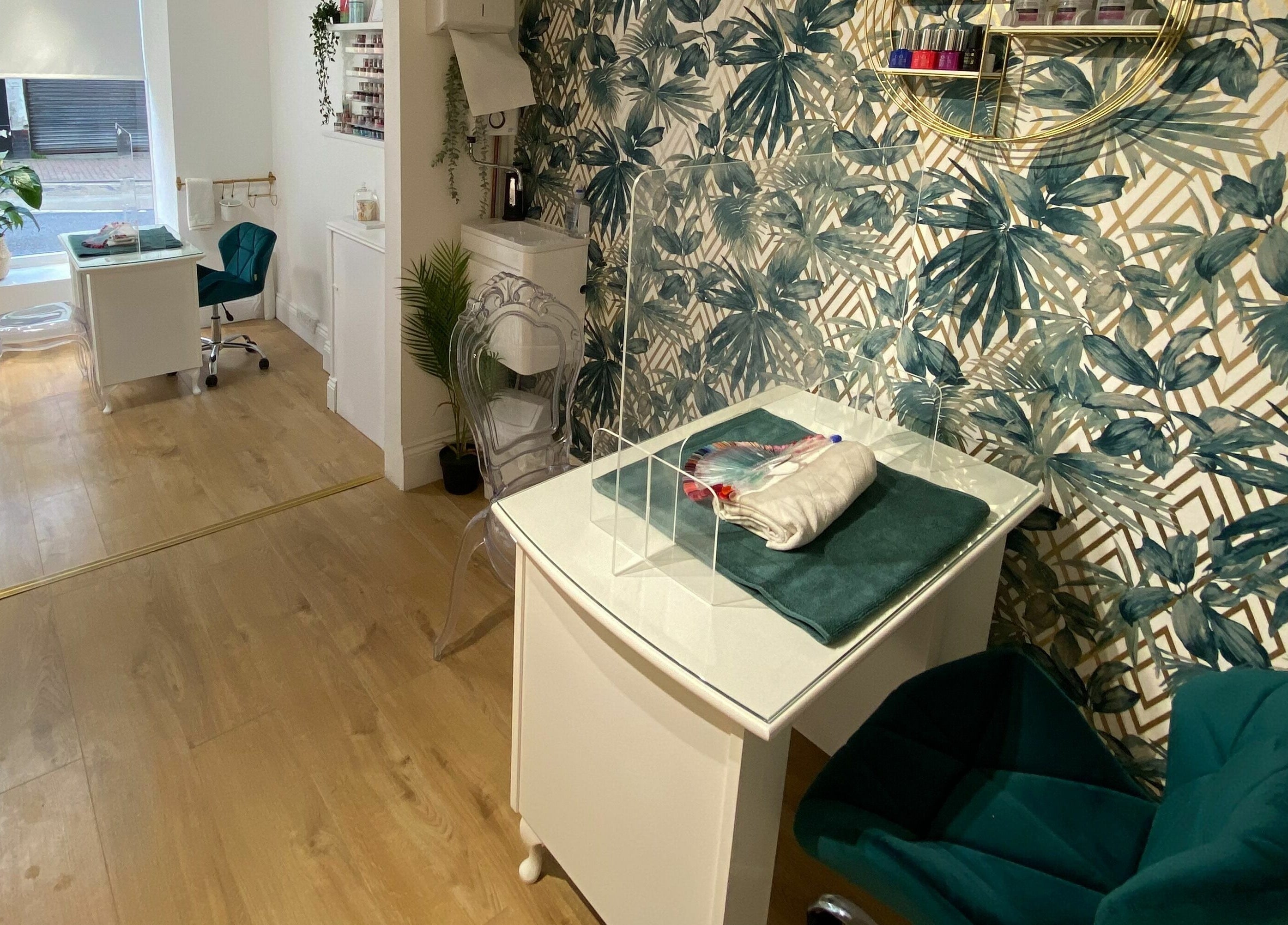 Chic interior of The Lash Gallery, Knaresborough, England, GB with tropical decor and stylish workspace.