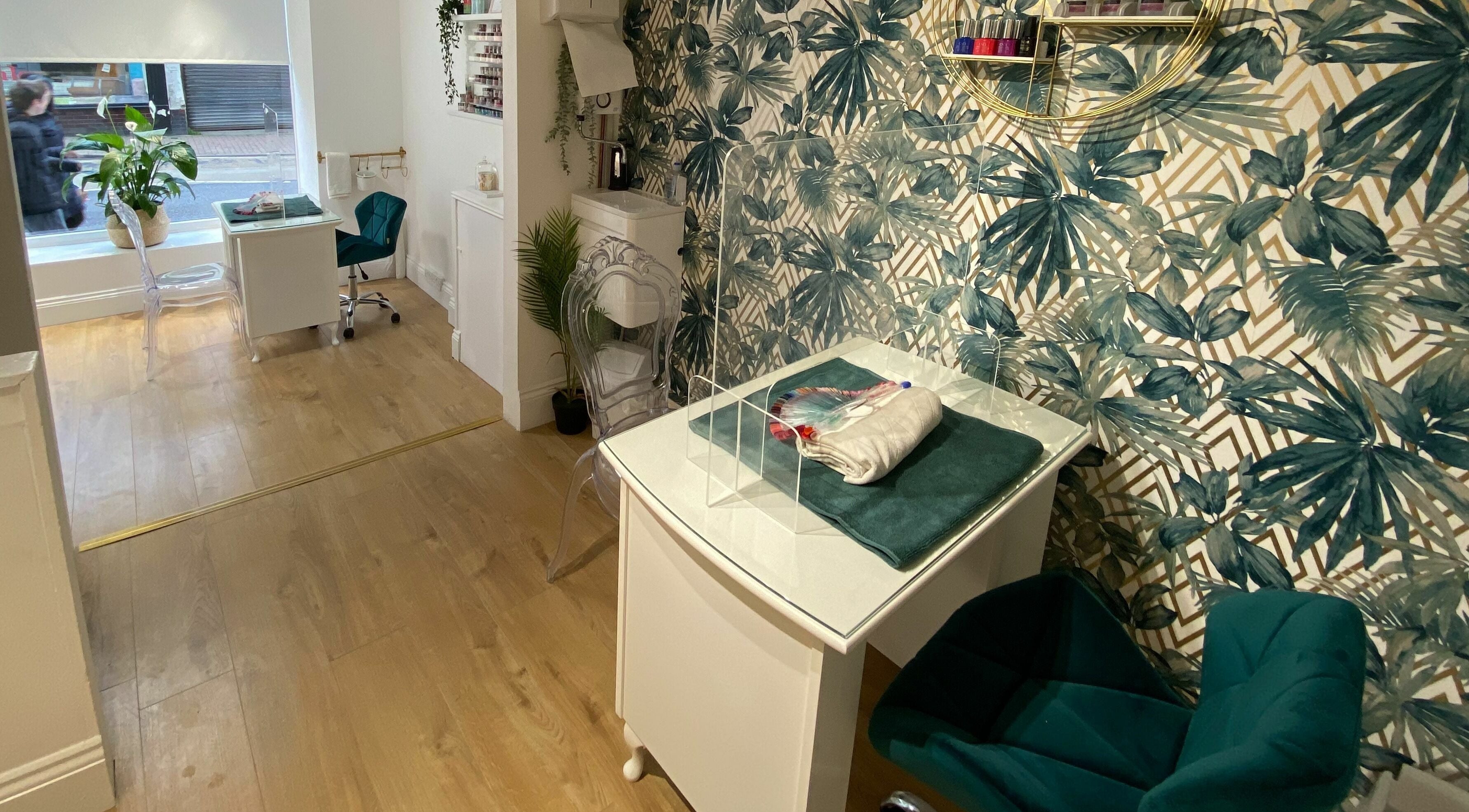 Chic interior of The Lash Gallery, Knaresborough, England, GB with tropical decor and stylish workspace.