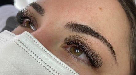 Luxurious Beauty image 3