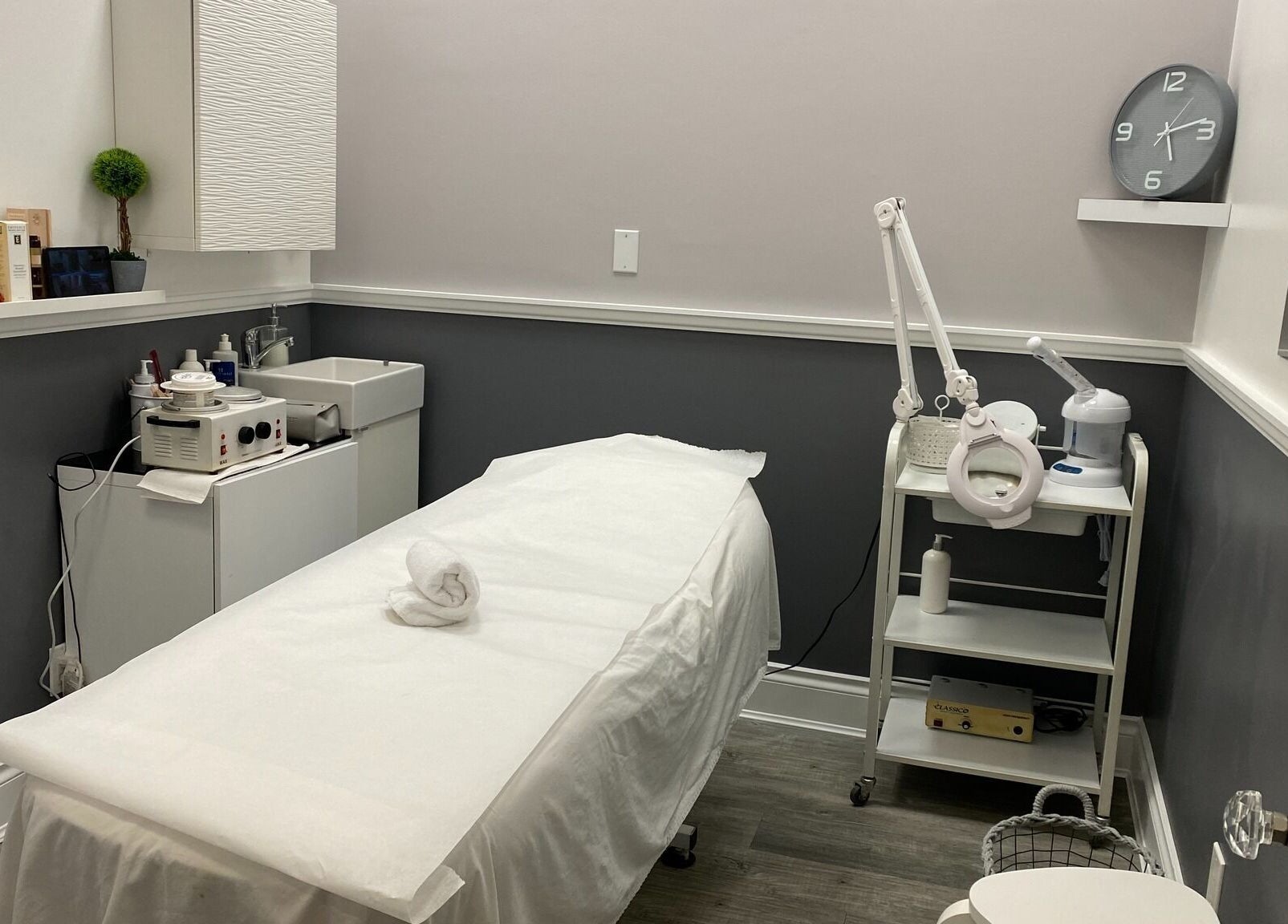Cozy treatment room at Voka Deka Esthetics Salon in Vancouver, British Columbia, CA, featuring a spa bed.