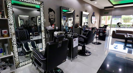 Cutting Edge Gents Salon | Cluster T billede 2