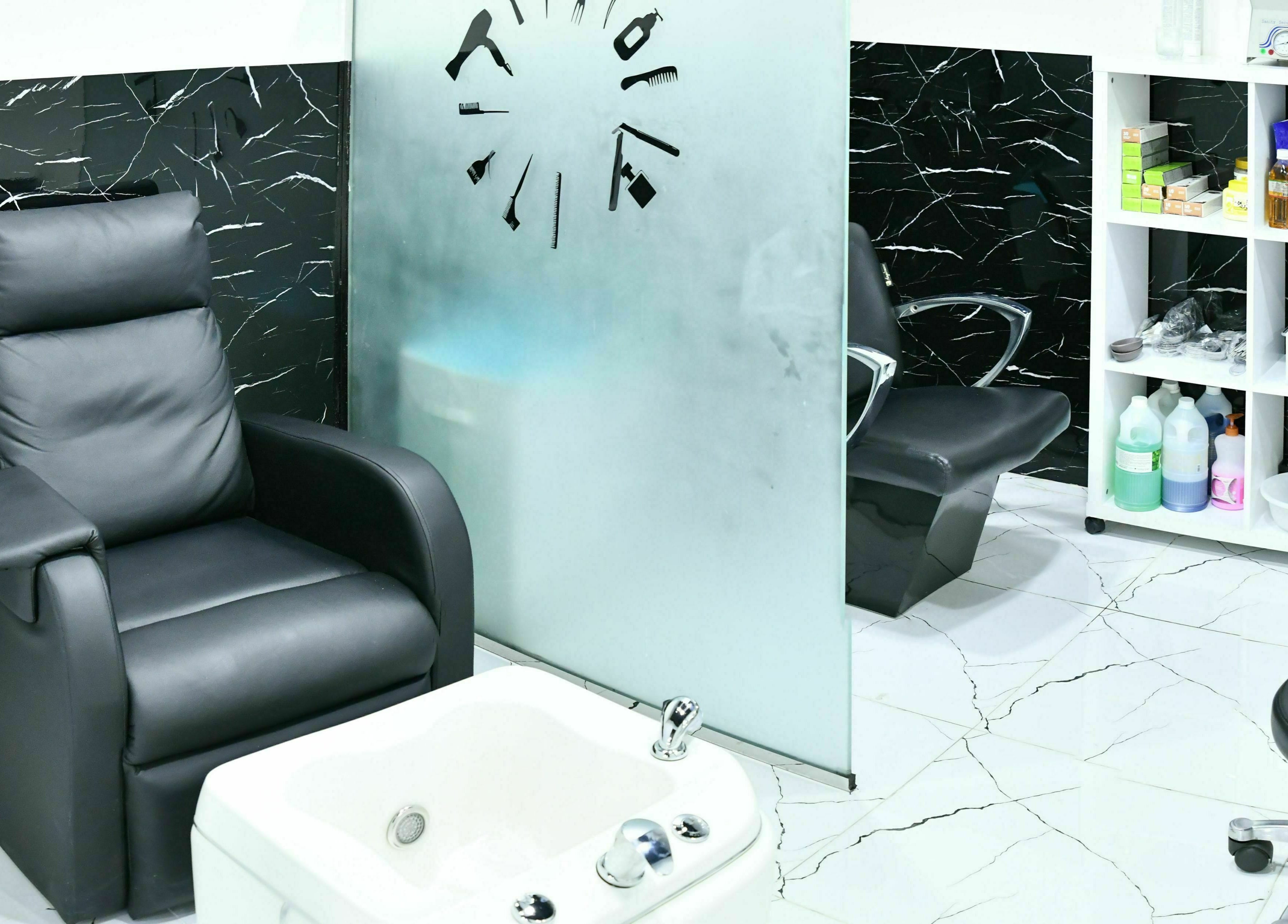 Luxurious seating and grooming tools at Cutting Edge Gents Salon | Cluster B, Dubai, AE for exceptional services.