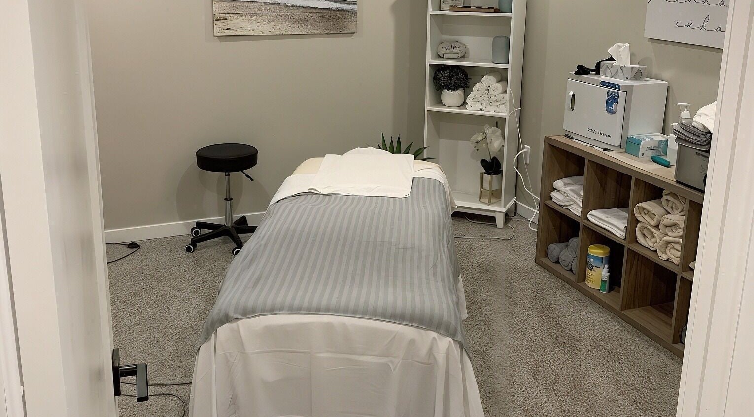 Serene massage room at Clover Therapeutic Wellness Centre in Niagara Falls, Ontario, CA with a cozy treatment bed.