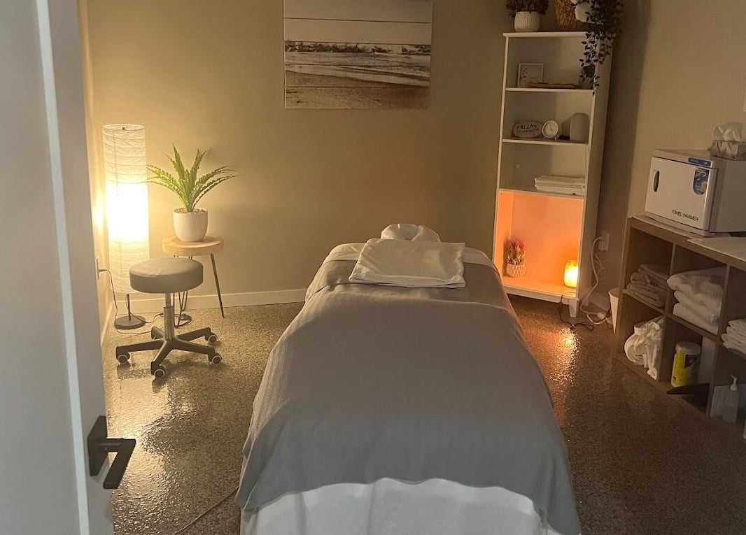Serene massage room at Clover Therapeutic Wellness Centre, Niagara Falls, Ontario, CA. Cozy and inviting.