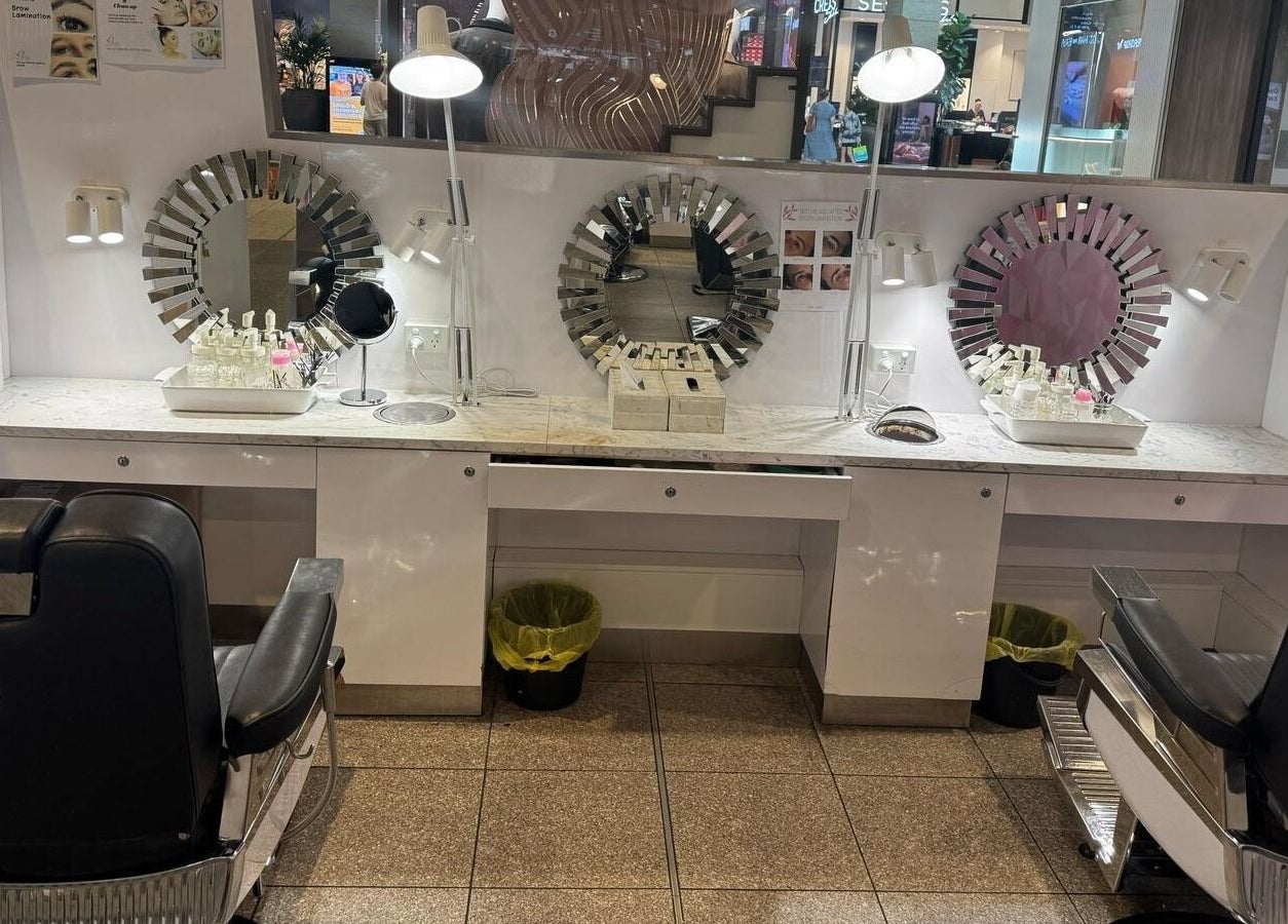 Elegant beauty stations at iBrow Station Greenhills, East Maitland, NSW, AU, featuring stylish mirrors and chairs.