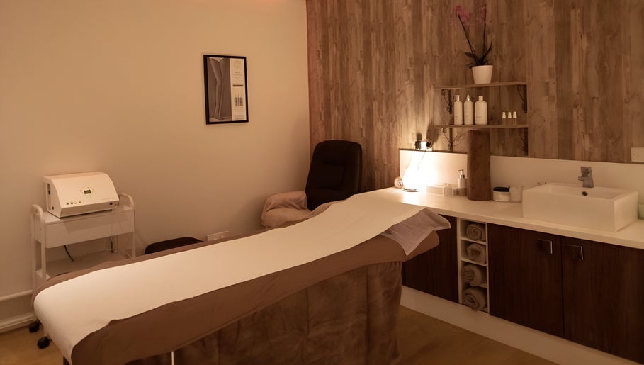 Relaxing treatment room at Ruth's Retreat, Douglas, GB, featuring a cozy massage bed and ambient lighting.