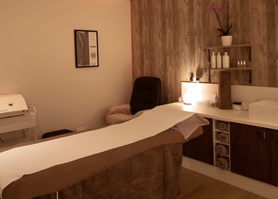 Relaxing treatment room at Ruth's Retreat, Douglas, GB, featuring a cozy massage bed and ambient lighting.