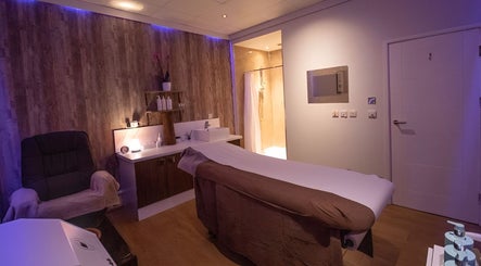 Relaxing massage room at Ruth's Retreat, Douglas, GB with a cozy treatment table and ambient lighting.