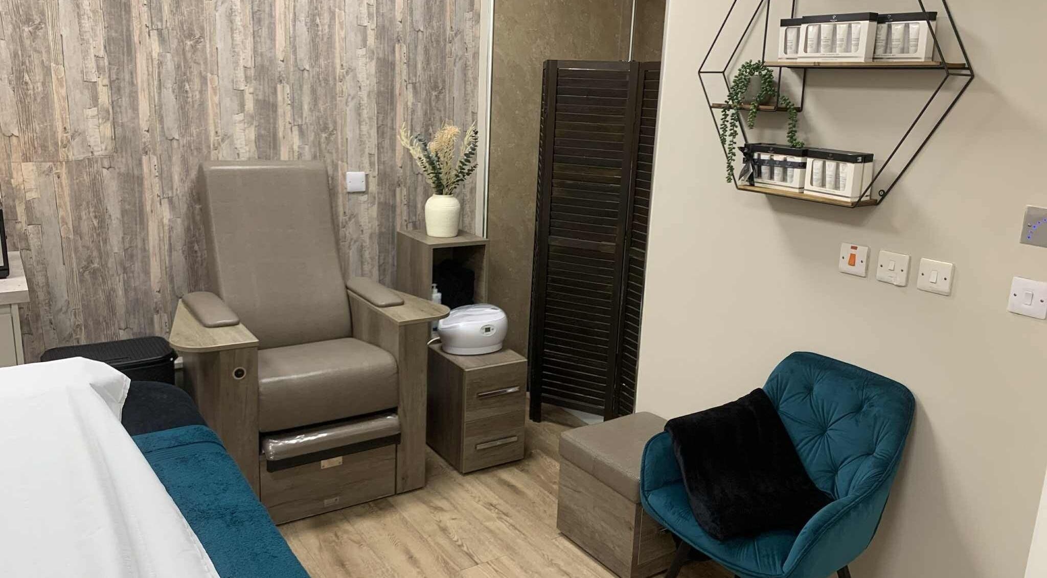 Relaxation chair and modern décor at Ruth's Retreat, Douglas, GB.