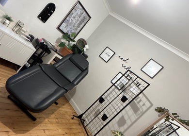 Relaxing massage room at El Beaut Beauty and Aesthetics in Huddersfield, England, GB with modern decor.