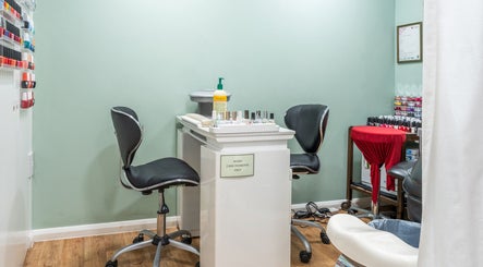 Cozy nail salon at Lisa Hauck, London, England, GB showcasing a modern manicure station.