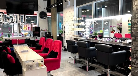 Εικόνα UrbanGlo Beauty Lounge 2