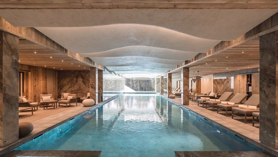 Piscine élégante chez Pure Wellness Antarès, Les Allues, Auvergne-Rhône-Alpes, FR.