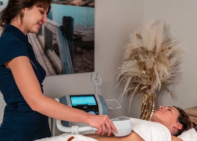 Soin bien-être chez Pure Wellness Antarès à Les Allues, Auvergne-Rhône-Alpes, FR. Ambiance apaisante et moderne.
