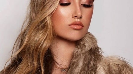 Signature Beauty Lounge & Training