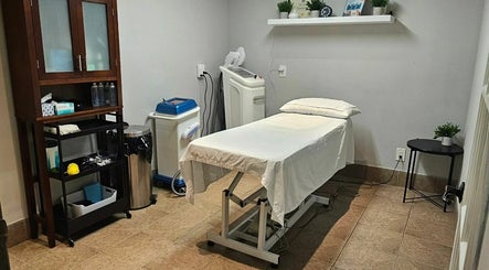 Hometown Laser Clinic and Spa kép 3