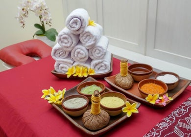 Luxurious spa setup with towels and bowls at Shang Nyai Salon & Spa, Daerah Khusus Ibukota Jakarta, ID.