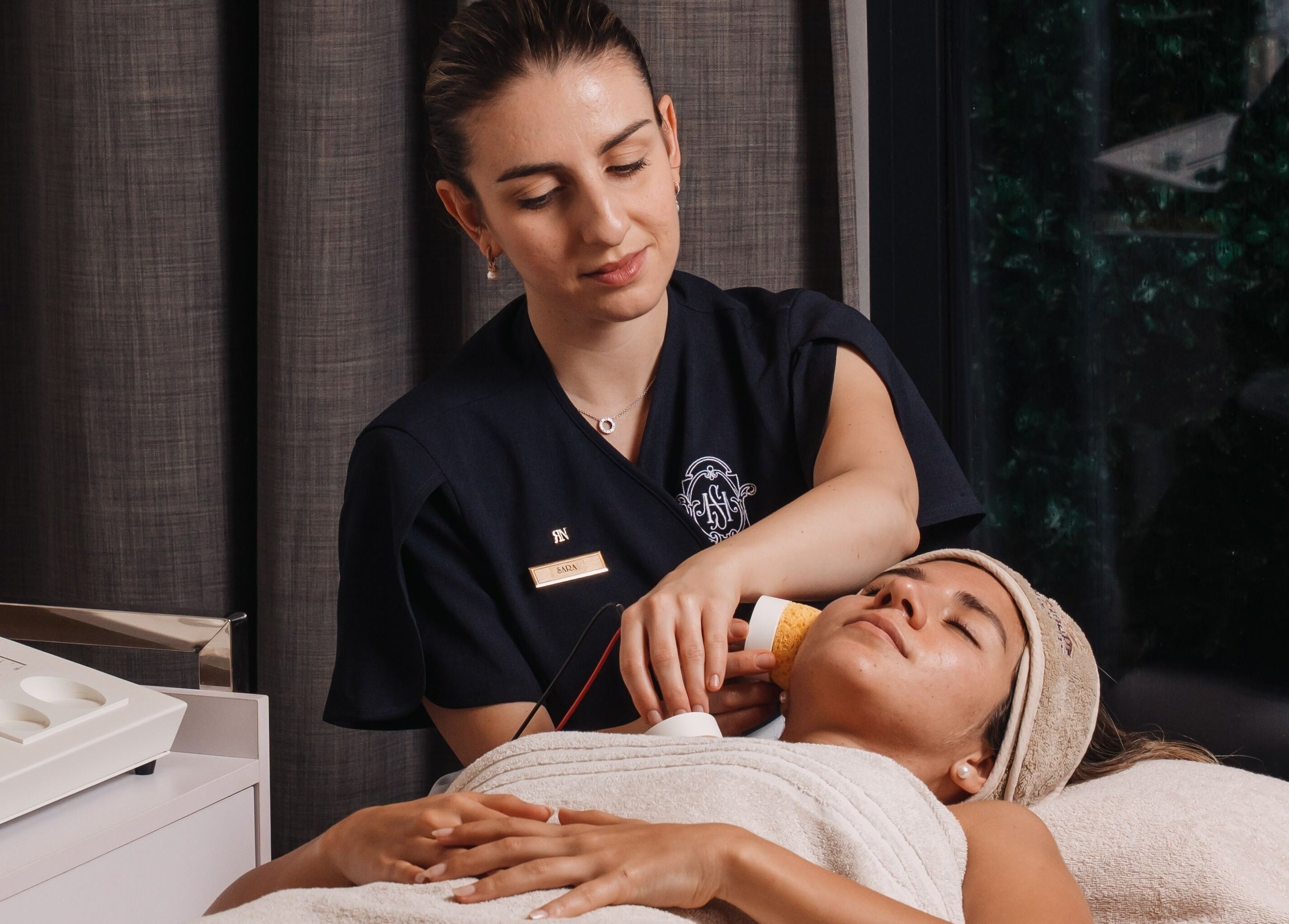 Rejuvenating facial treatment at Hotel Splendide Royal, Lugano, Ticino, CH spa, enhancing relaxation and wellness.