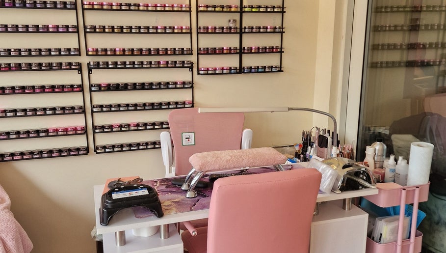 Dees Hair and Beauty image 1