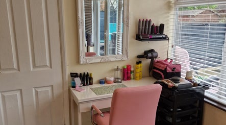 Dees Hair and Beauty image 3