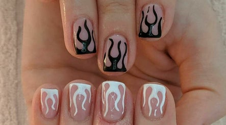 PAP nail artist image 2